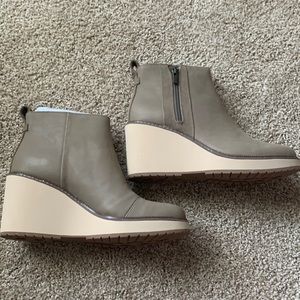 Never worn. I ordered the wrong size. Original price &129.99. Selling for $90.